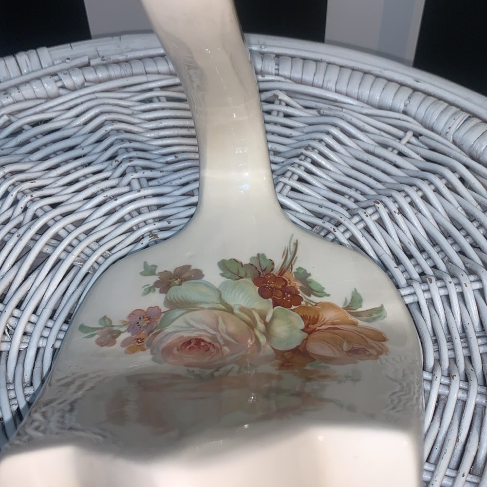Vintage 1982 80s Retro Swan Figurine with Floral Design Soap Dish / Shelf Decor - Picture 16 of 17